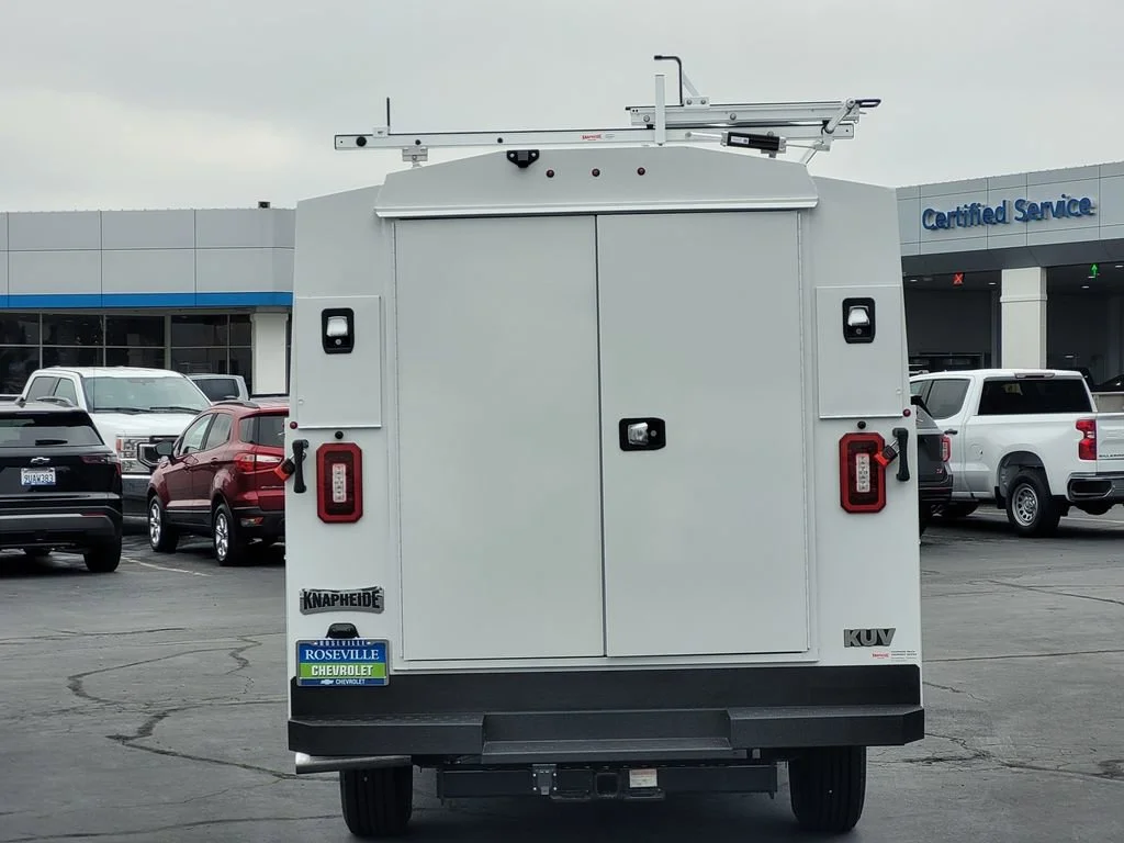 New 2025 Summit White Chevrolet 1WT image 5