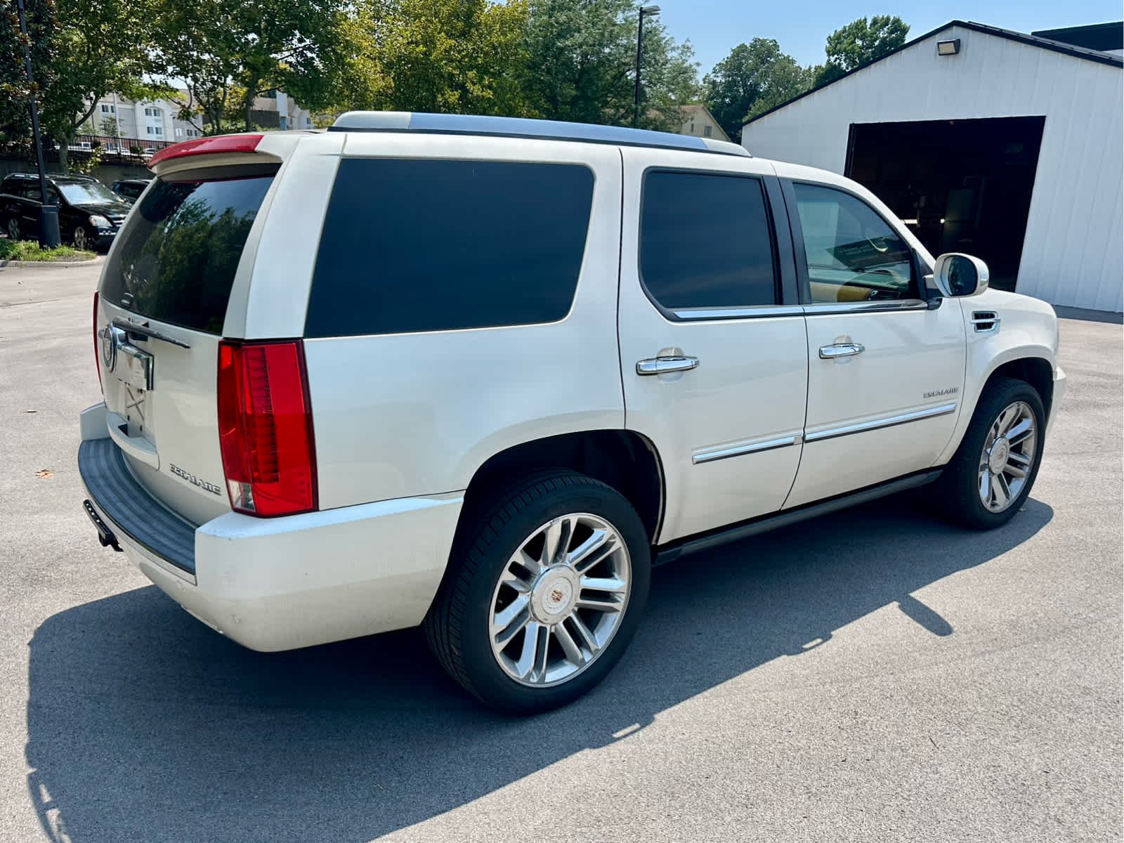 Used 2012 White Diamond Tricoat Cadillac Platinum Edition image 5