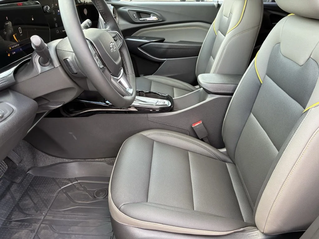 New 2026 Mosaic Black Metallic Chevrolet ACTIV image 12