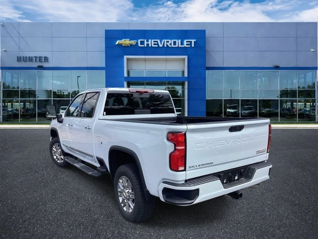 New 2026 Polar White Tricoat Chevrolet High Country image 2