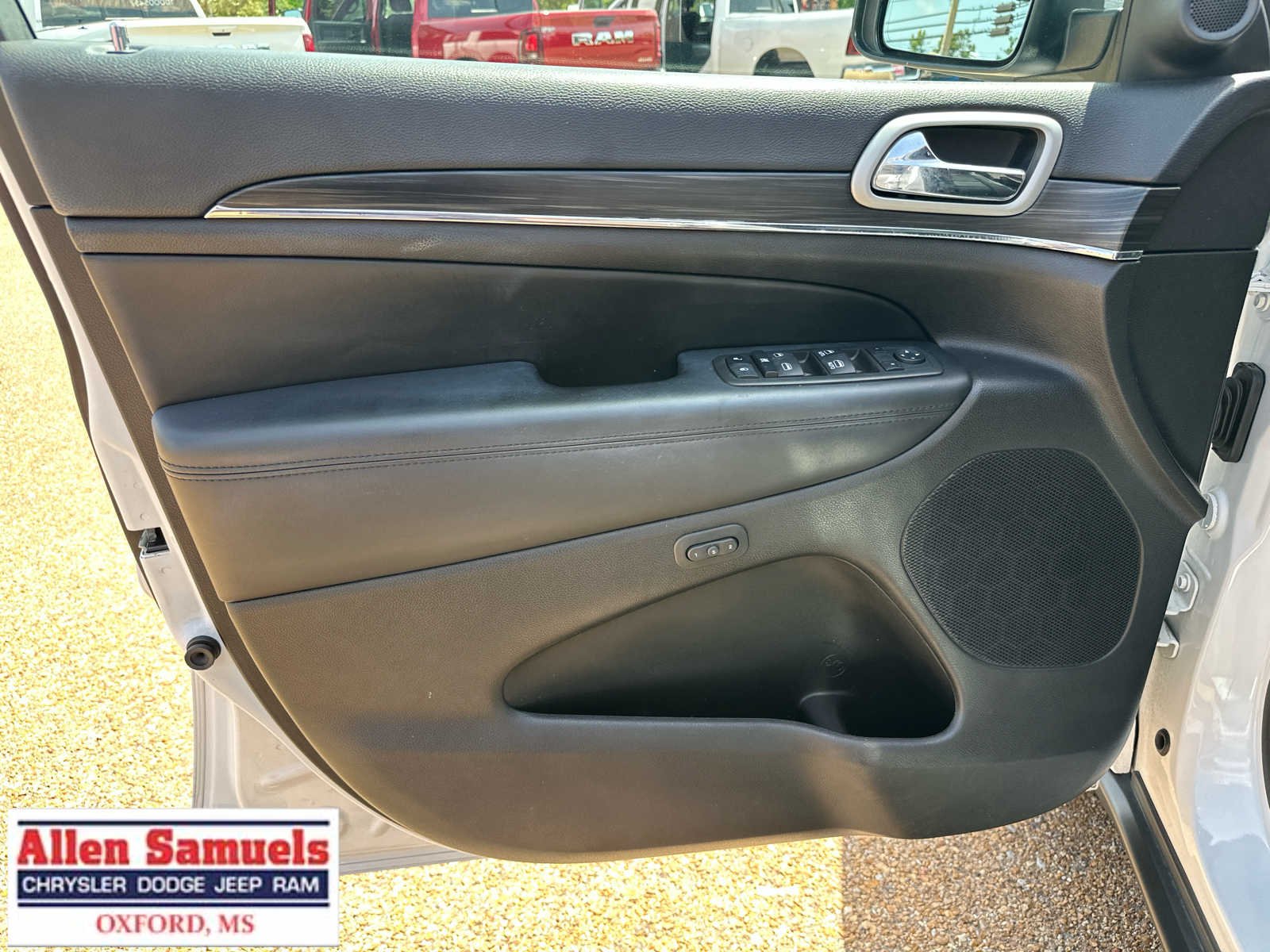 Used 2022 Bright White Clearcoat Jeep Limited image 49