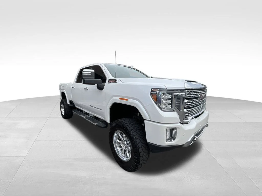 Used 2020 White GMC Denali image 30