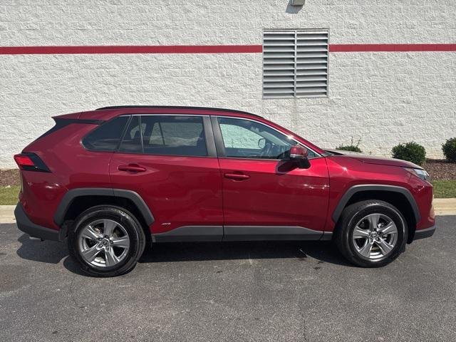 2025 Toyota RAV4 XLE - Photo 8