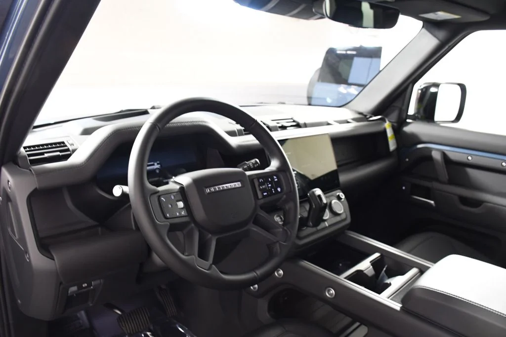 New 2026 Tasman Blue Land Rover S image 12