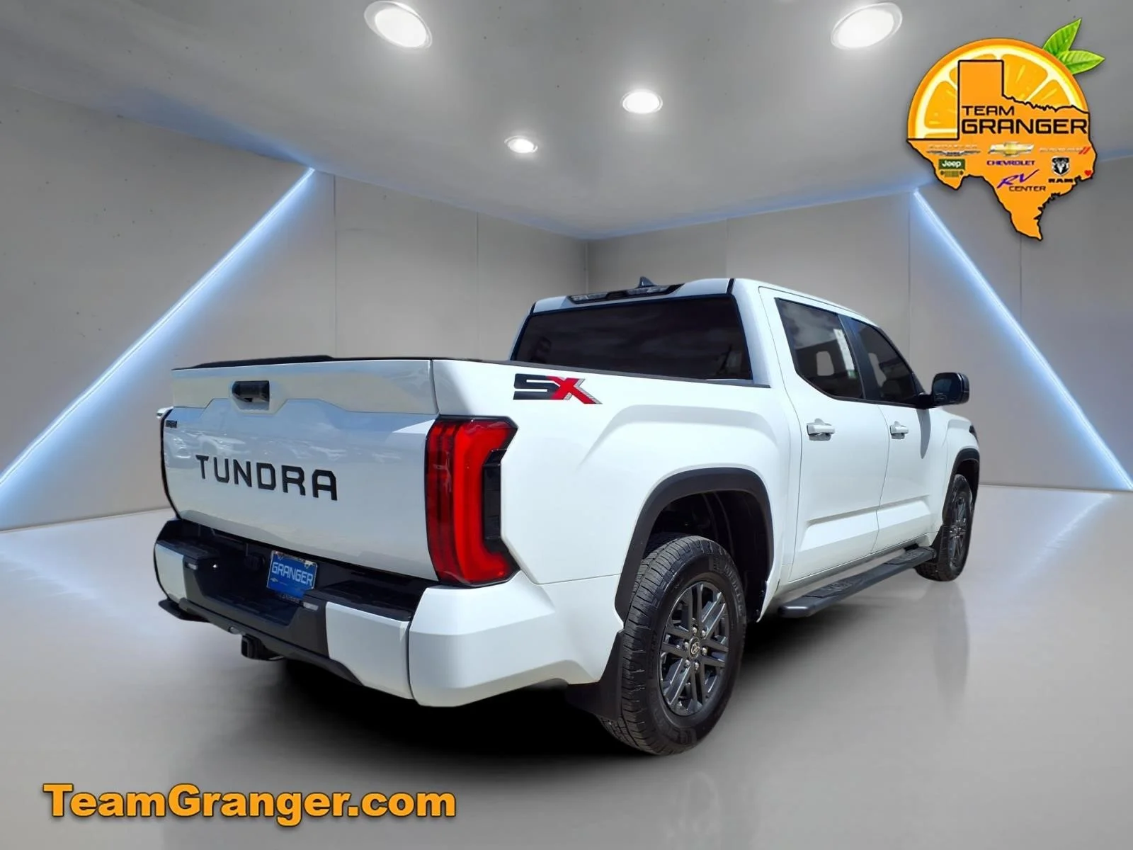 Used 2025 White Toyota SR5 image 4