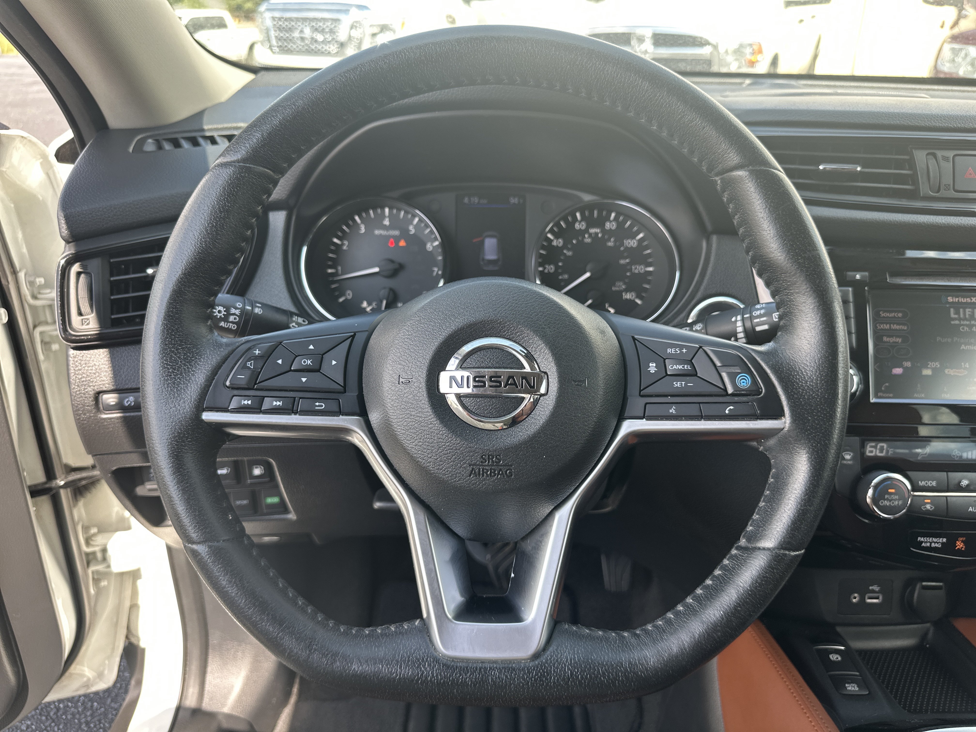 Used 2019 Pearl White Tricoat Nissan SL image 27