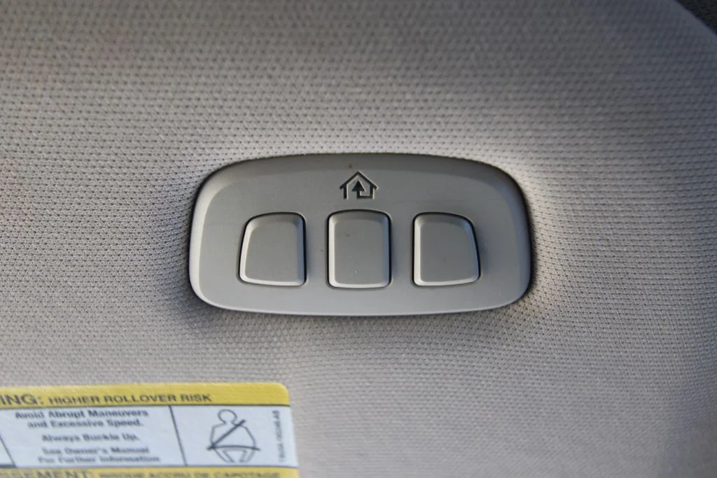 Used 2019 White Platinum Tri-Coat Metallic Lincoln Reserve image 36