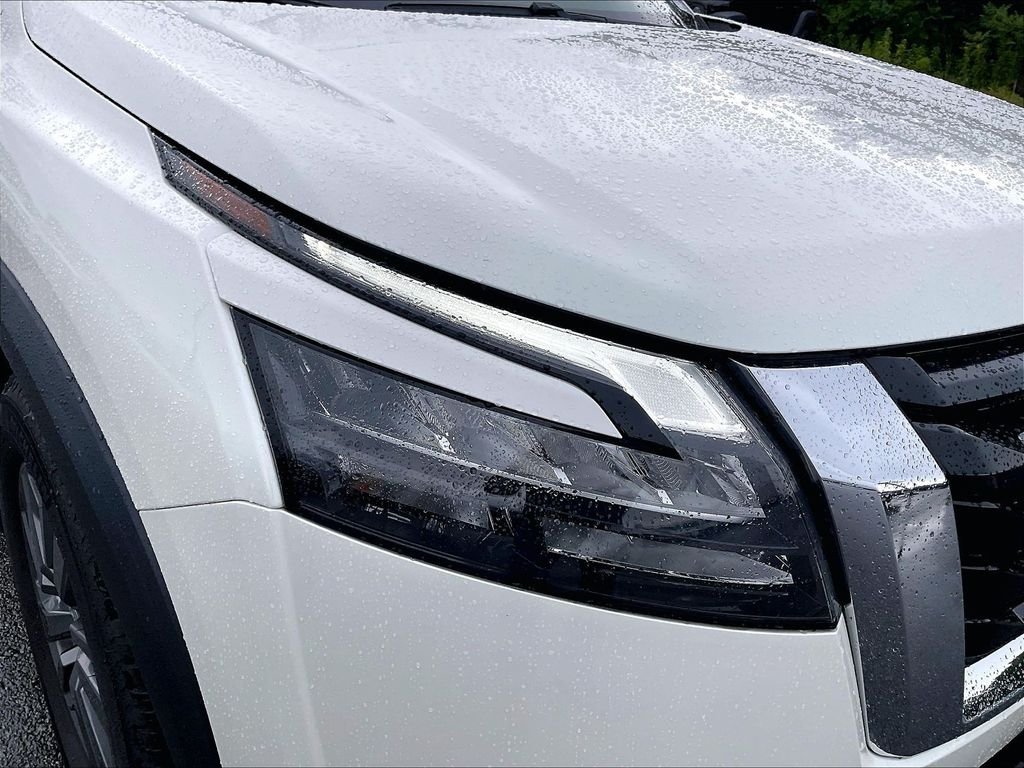 Used 2023 Pearl White Tricoat Nissan SV image 31