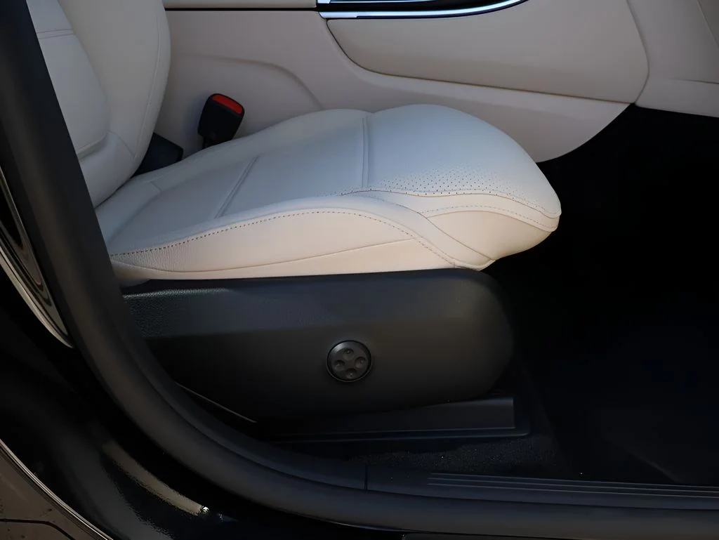 New 2026 Obsidian Black Metallic Mercedes-Benz GLC 300 image 12