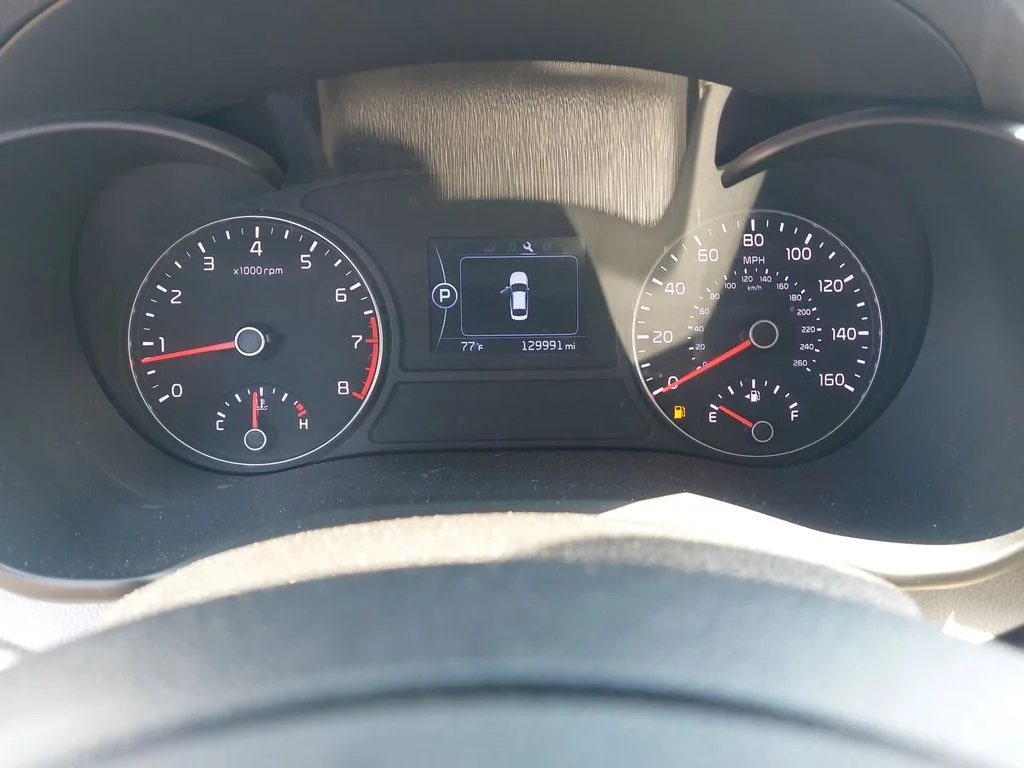 Used 2018 White Kia LX image 18