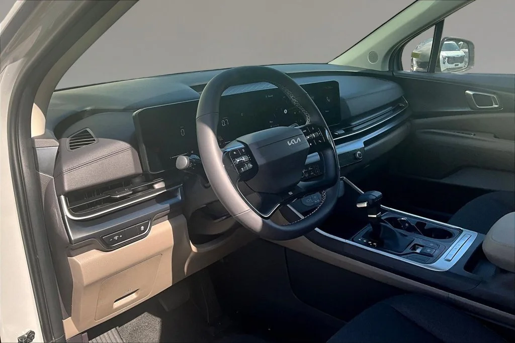 New 2027 Ceramic Silver Kia LX image 7