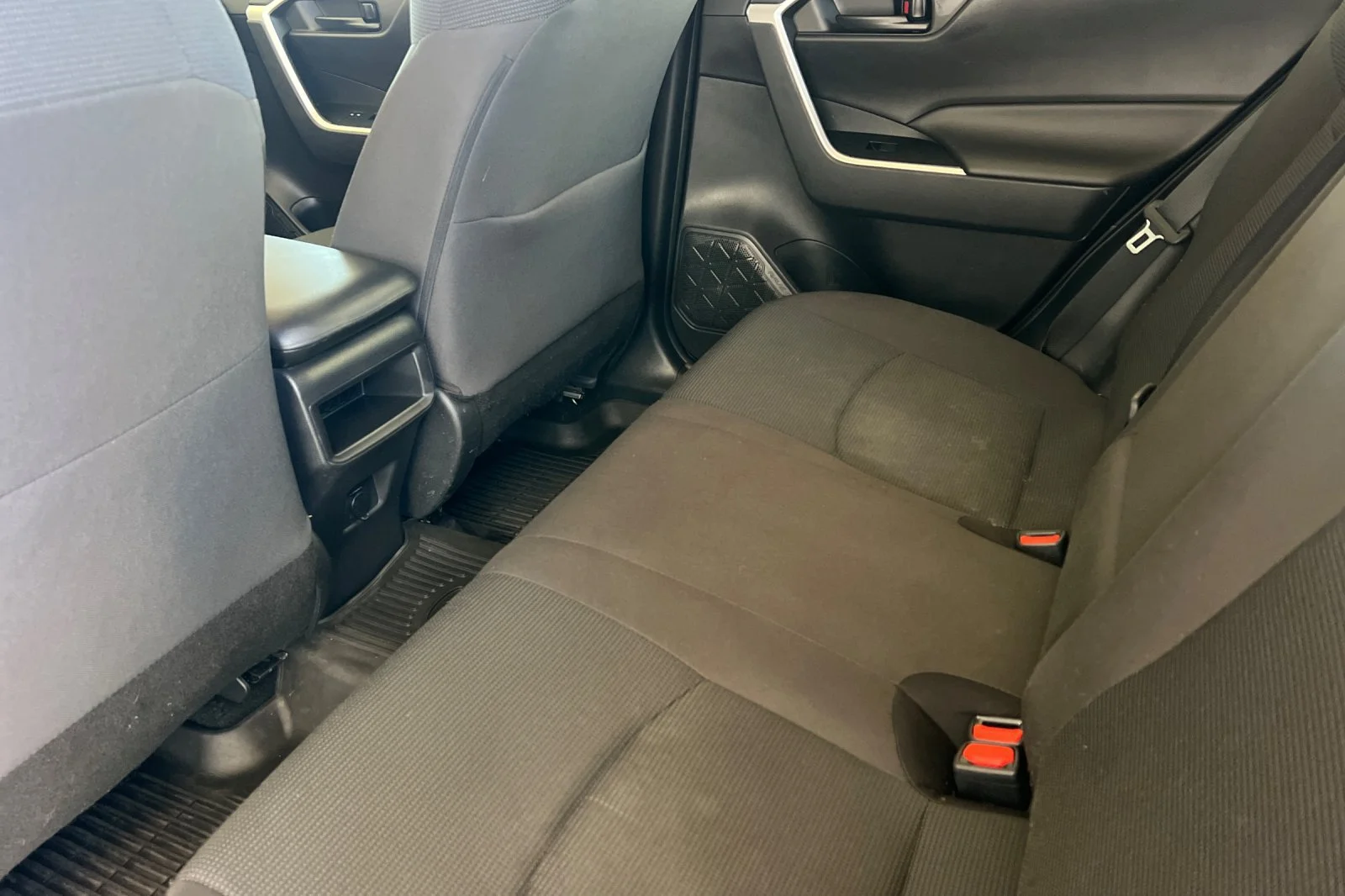 Used 2021  Toyota LE image 12