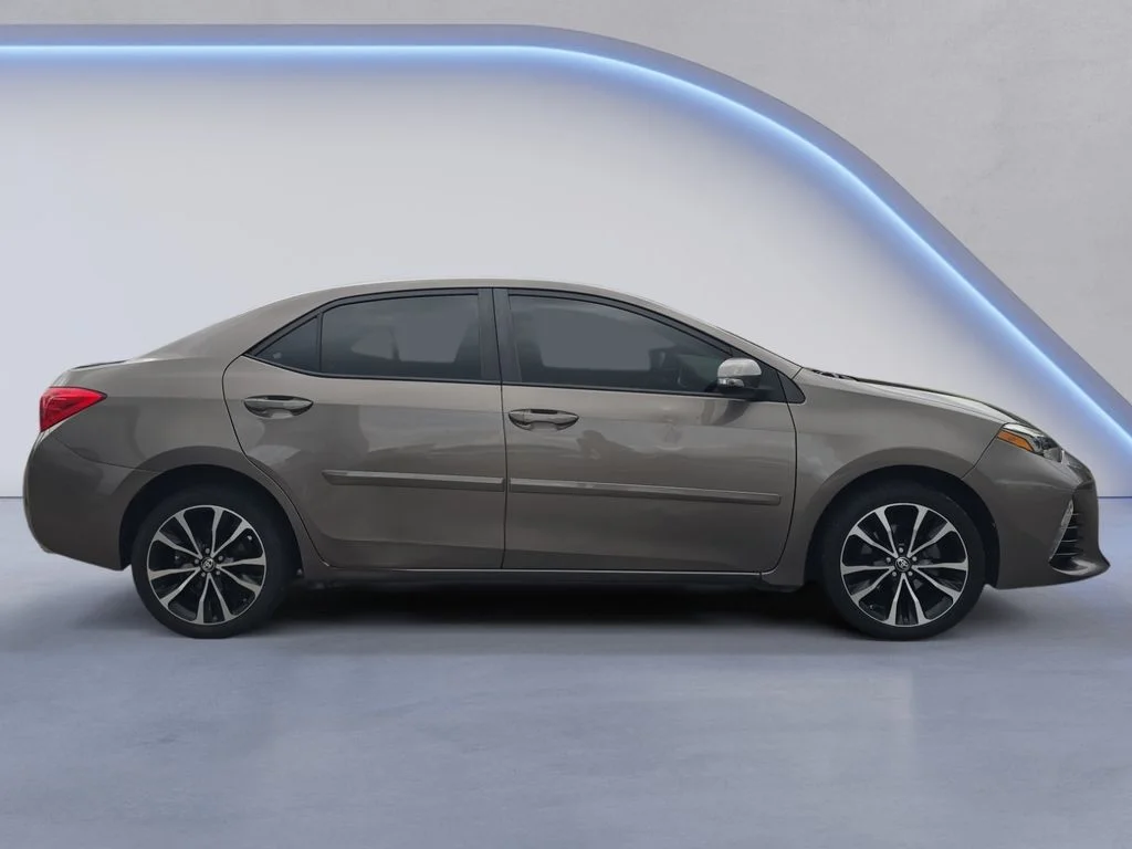 Used 2018 Falcon Gray Metallic Toyota SE image 8