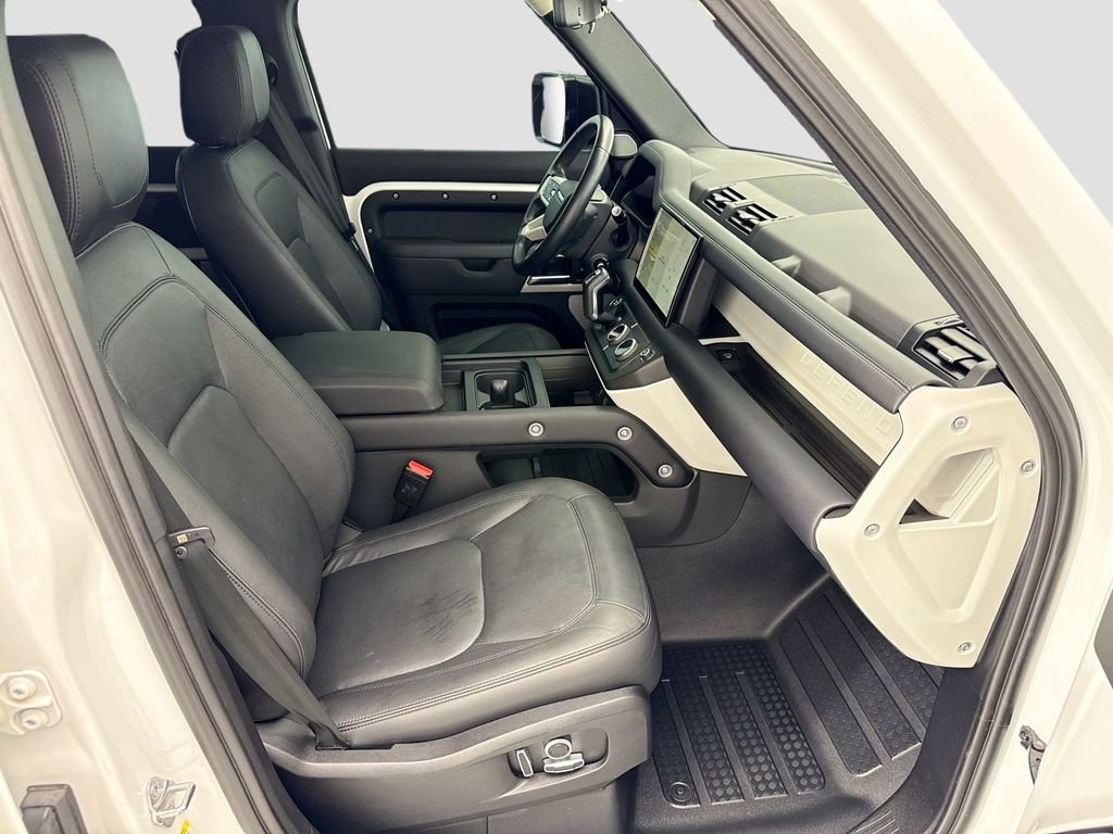 Used 2024 Fuji White Land Rover S image 19