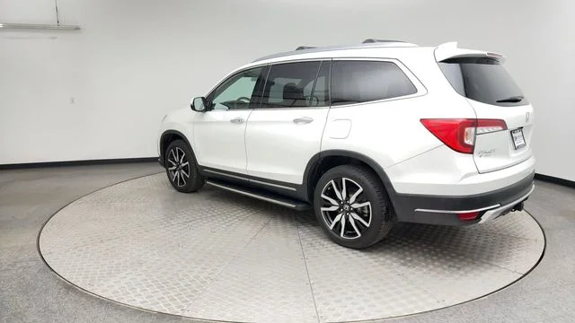 Used 2021 White Honda Touring image 4