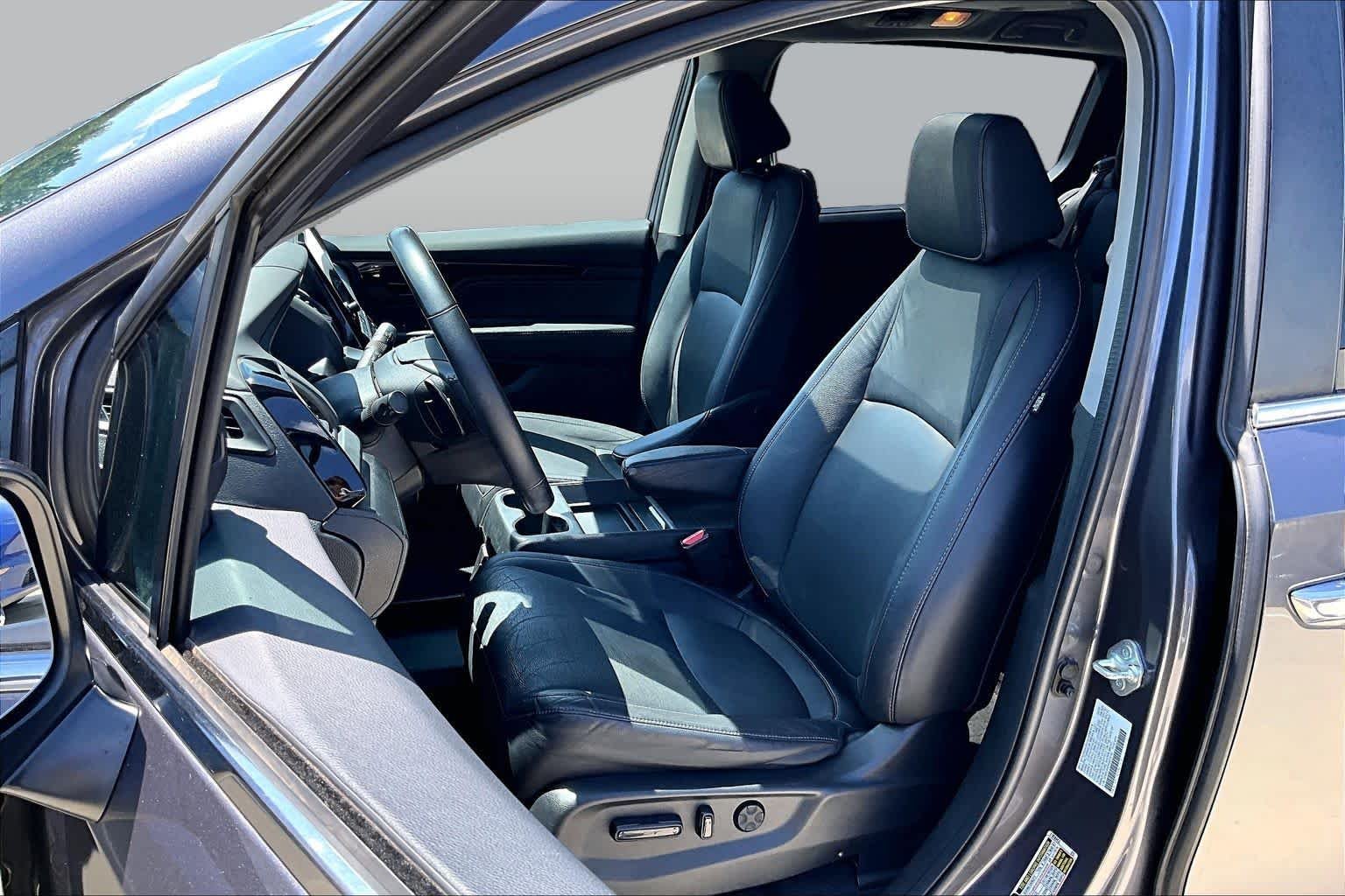 Used 2022 Modern Steel Metallic Honda Touring image 8