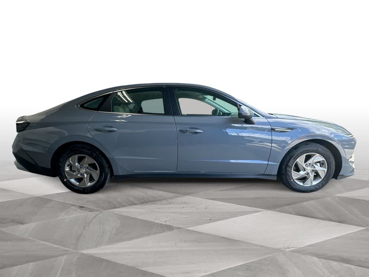 Used 2026 Transmission Blue Hyundai SE image 9