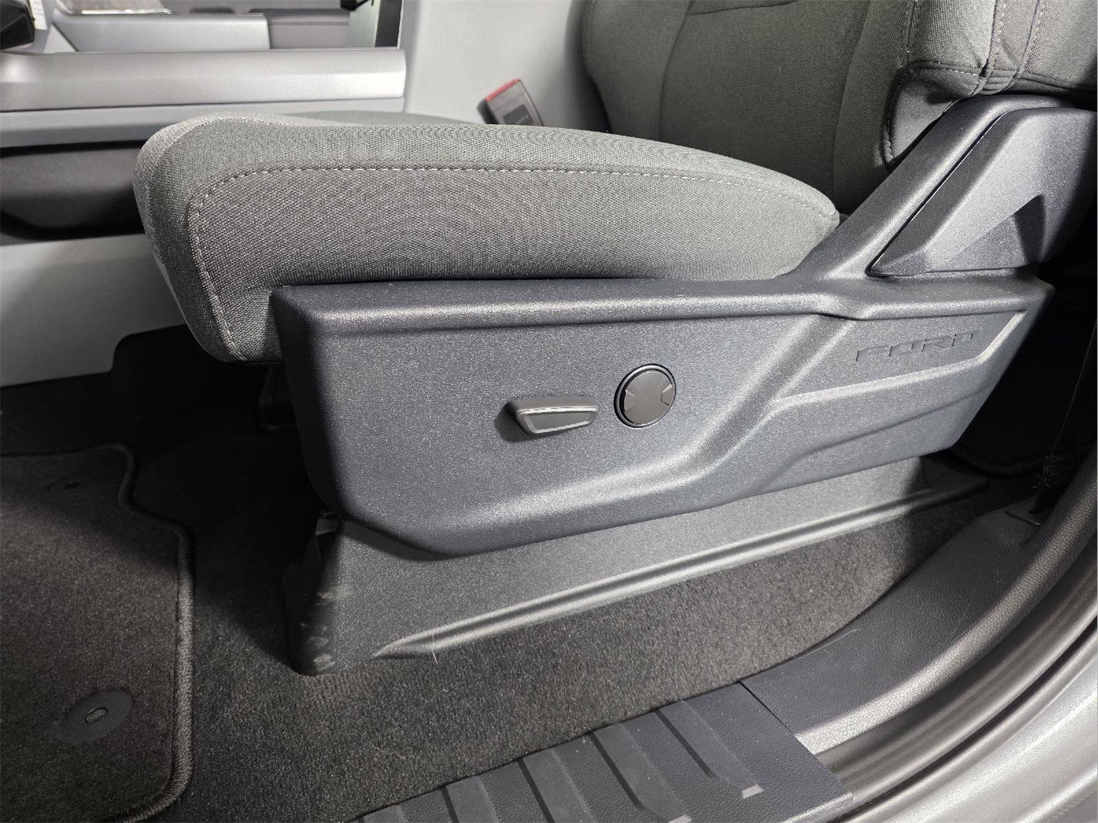 New 2026 Carbonized Gray Metallic Ford F-250® XLT image 13