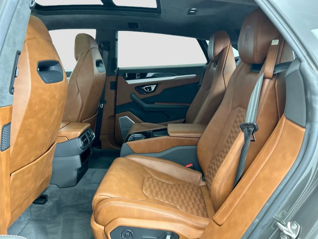 Used 2021  Lamborghini  image 20