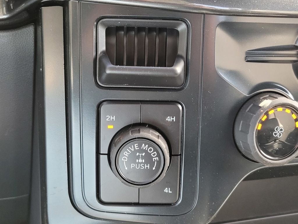New 2026 Oxford White Ford XLT image 10
