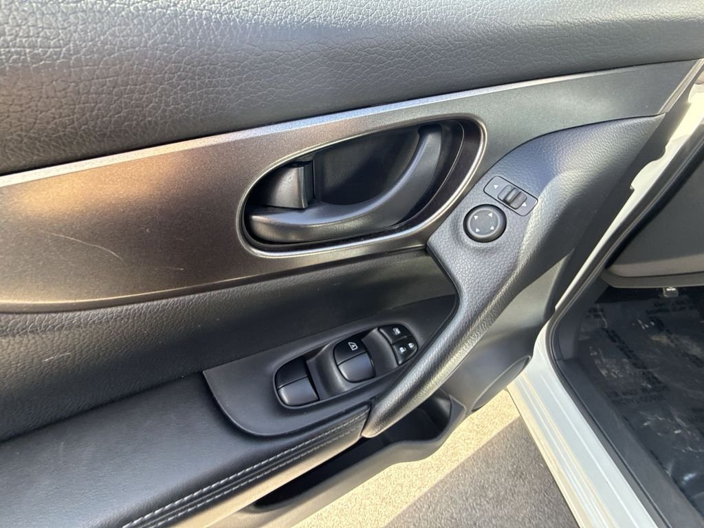 Used 2021 White Nissan S image 13