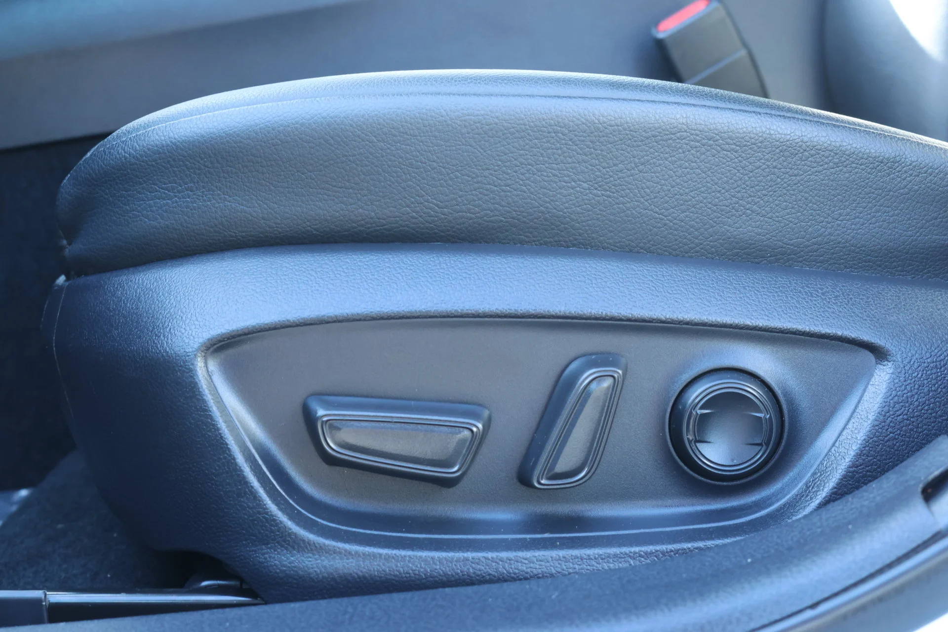 Used 2023 White Toyota SE image 17