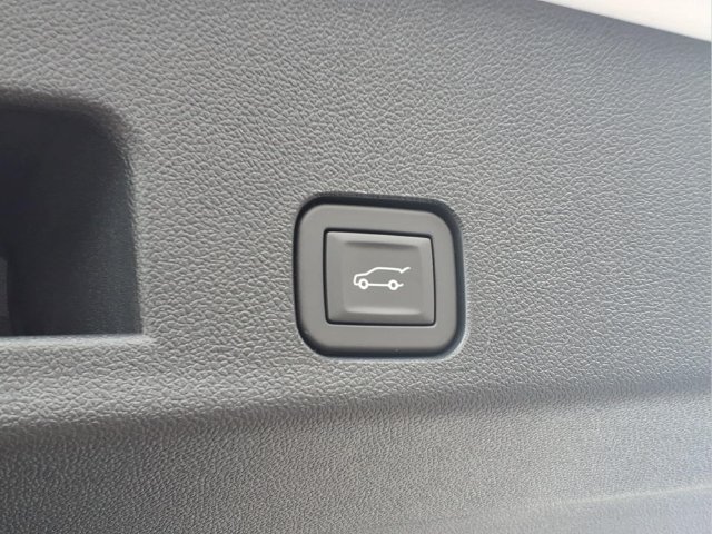 New 2027 Polar White Tricoat Chevrolet Z71 image 20