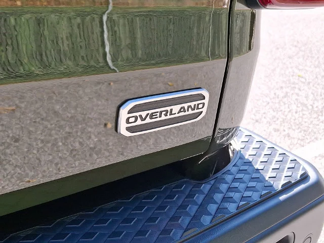 Used 2022 Green Jeep Overland image 33
