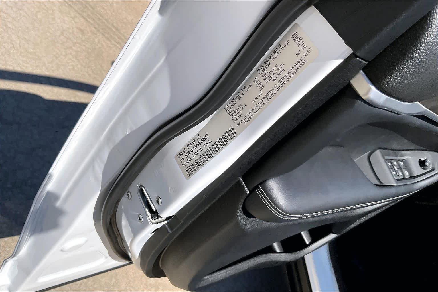 New 2027 Bright White Clear-Coat Paint Jeep Laredo Altitude image 20