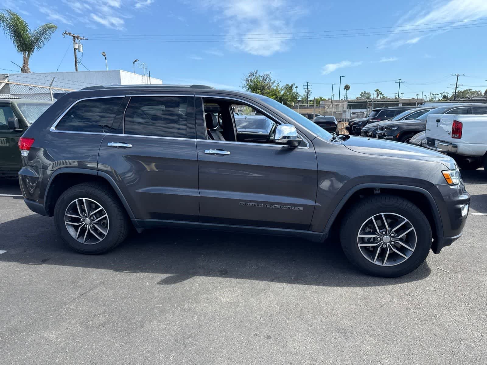 Used 2018 Granite Crystal Metallic Clearcoat Jeep Limited image 6