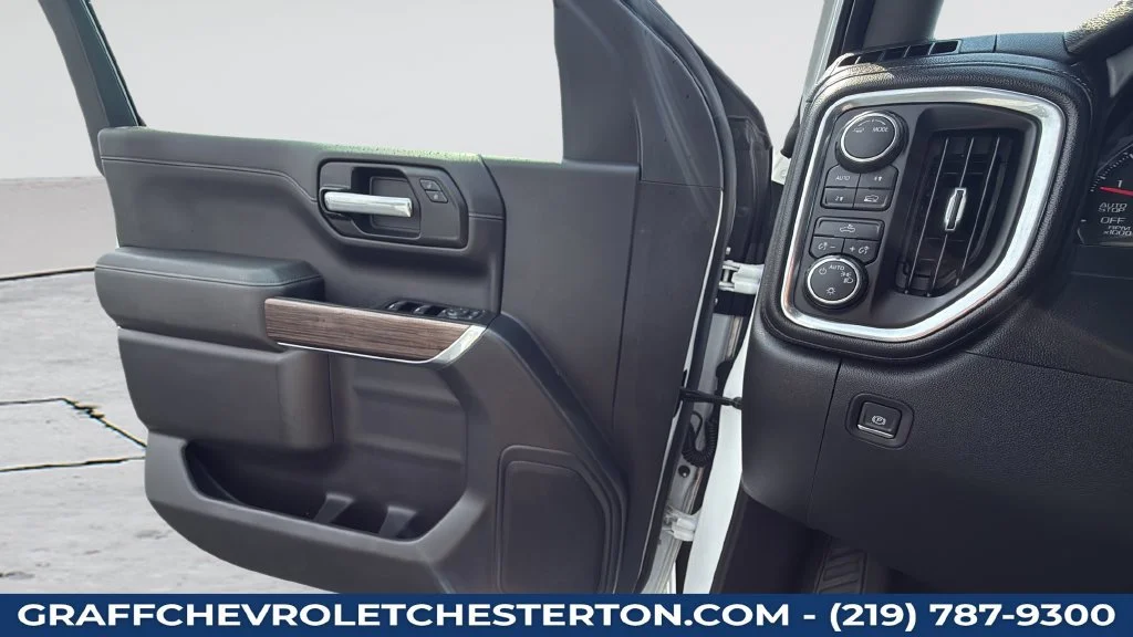 Used 2020 SUMMIT WHITE Chevrolet LT image 26