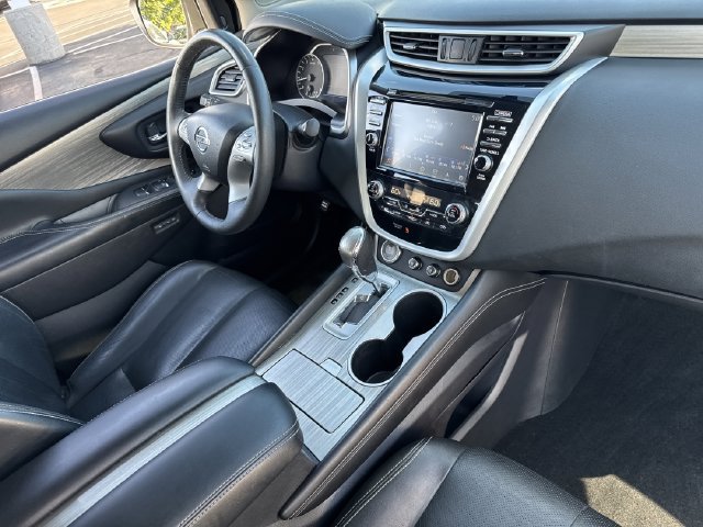 Used 2017 Red Nissan Platinum image 29
