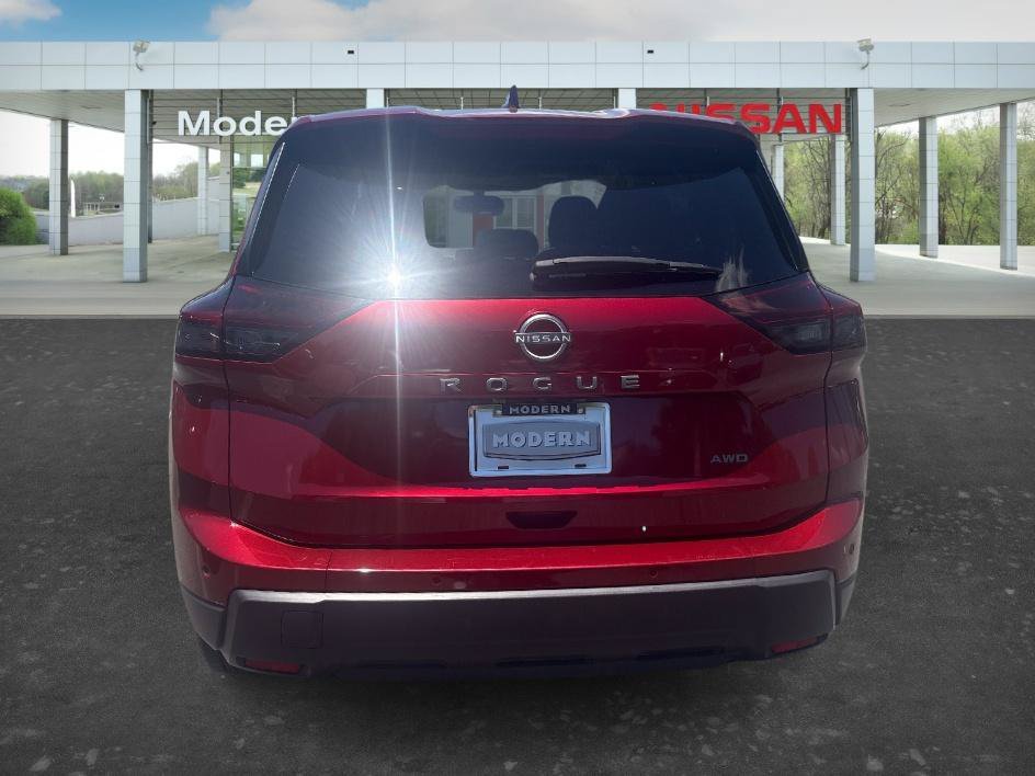 Used 2025 Scarlet Ember Tintcoat Nissan SV image 4