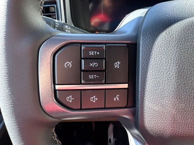 New 2027 Oxford White Ford Lariat image 52
