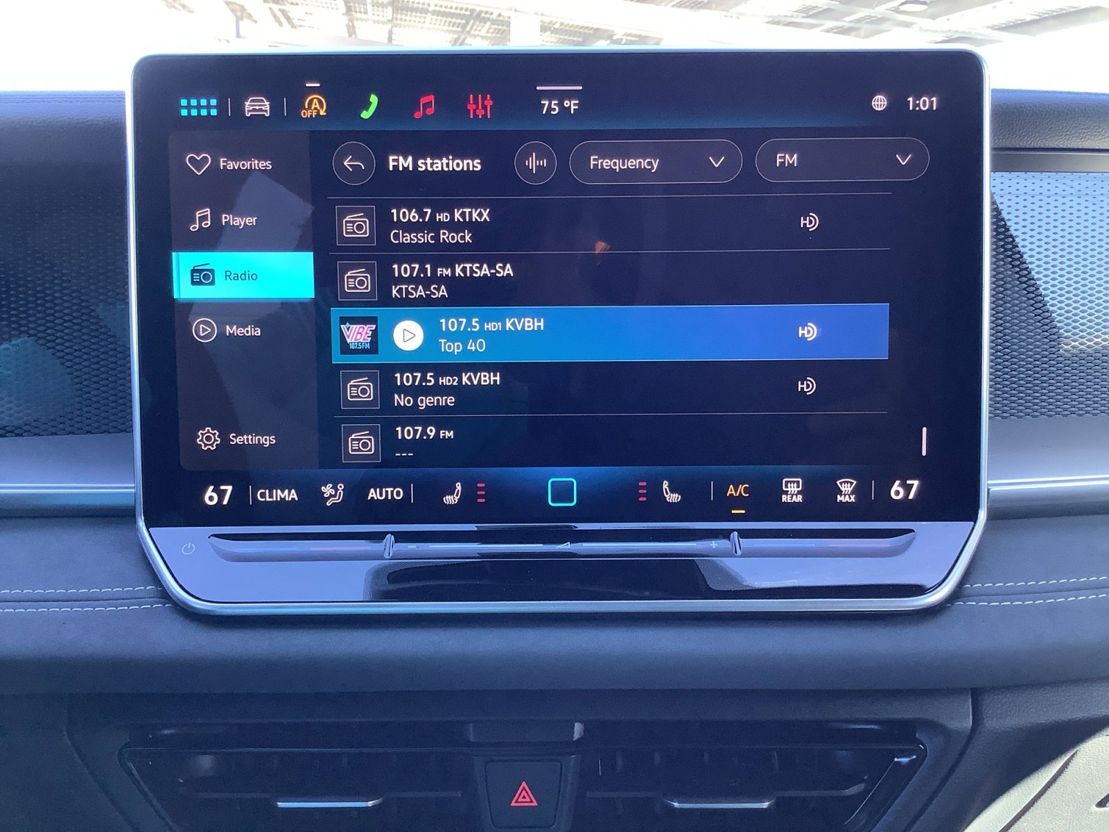 New 2026 Platinum Gray Metallic Volkswagen SE R-Line Black image 17