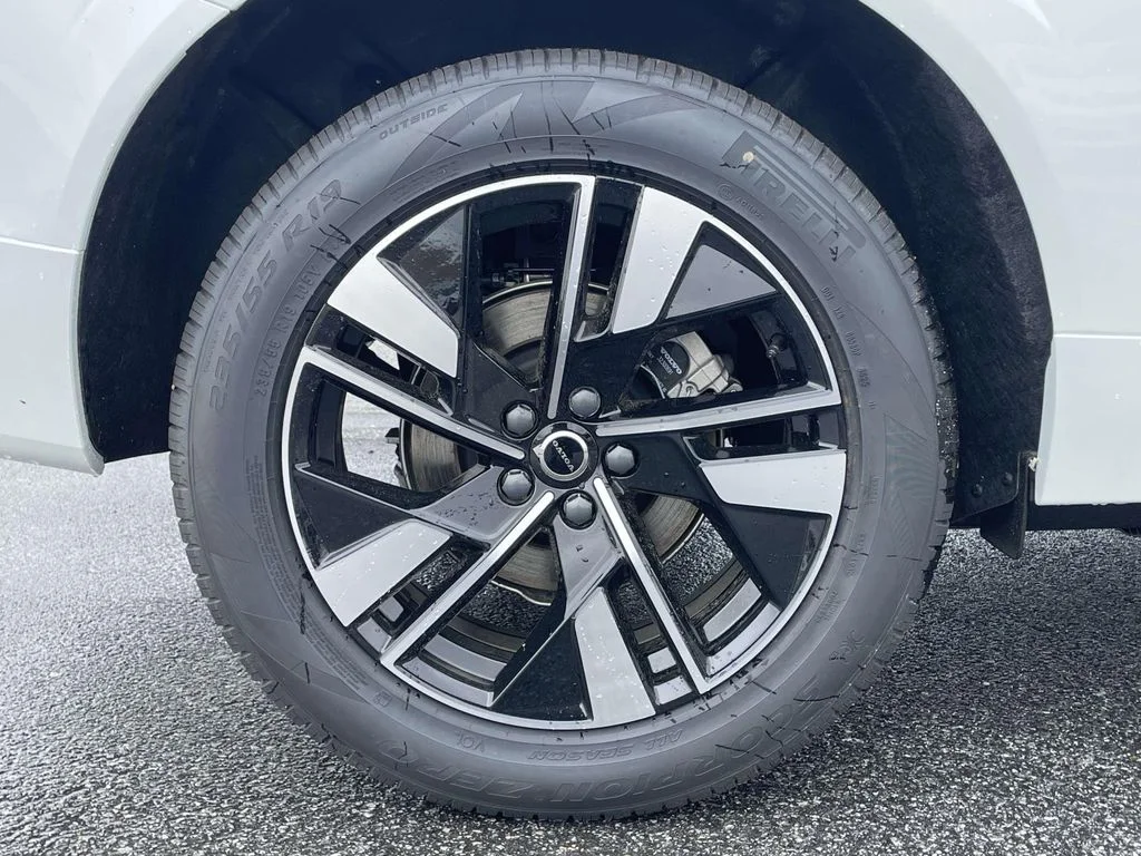 New 2026 Crystal White Metallic Volvo Plus image 31