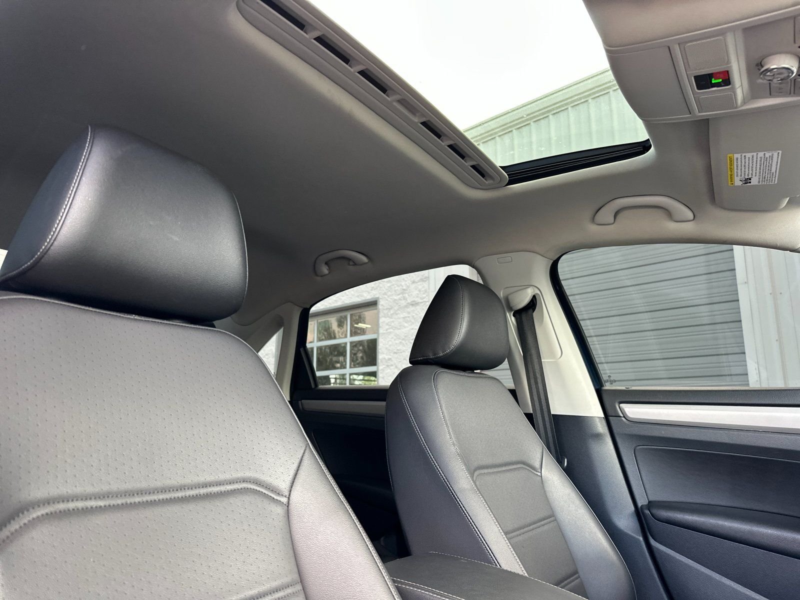 Used 2022  Volkswagen 2.0T SE image 18