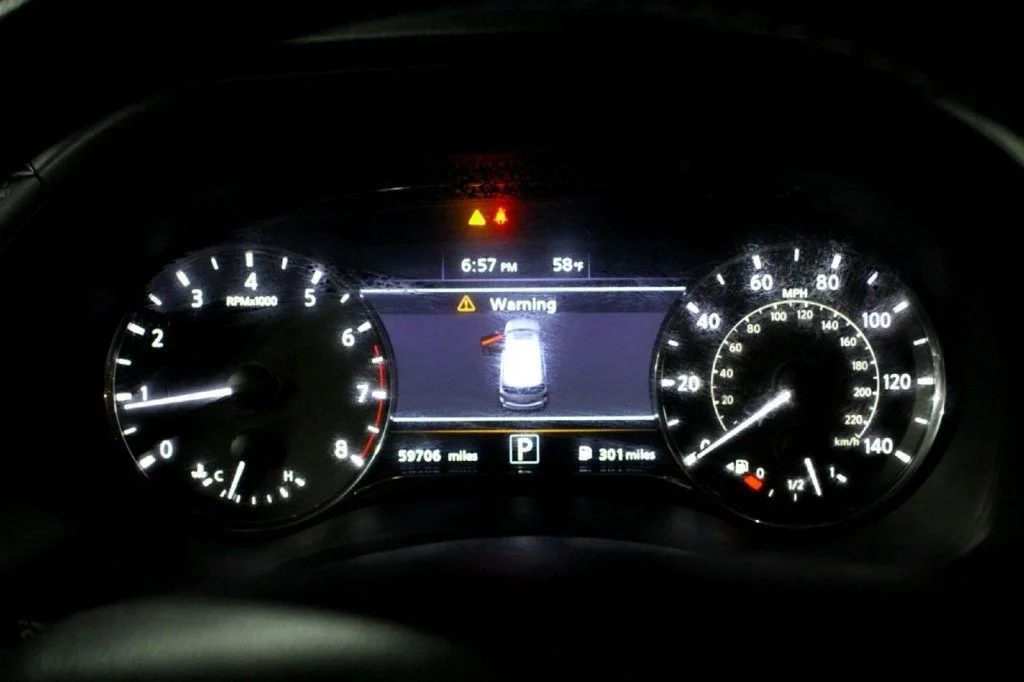 Used 2024 Gray INFINITI LUXE image 14