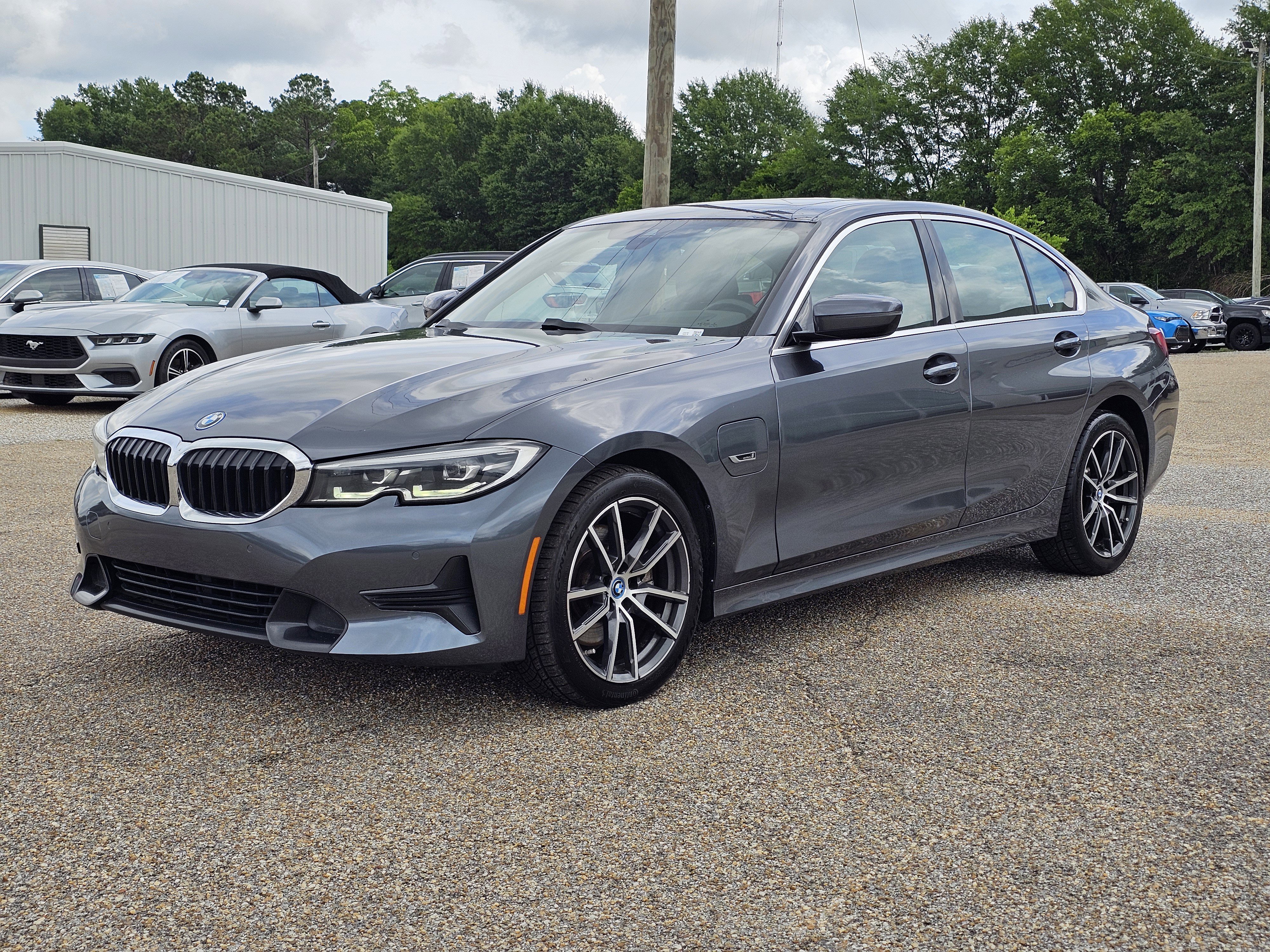 2022 BMW 3 Series 330e xDrive Sedan's photo