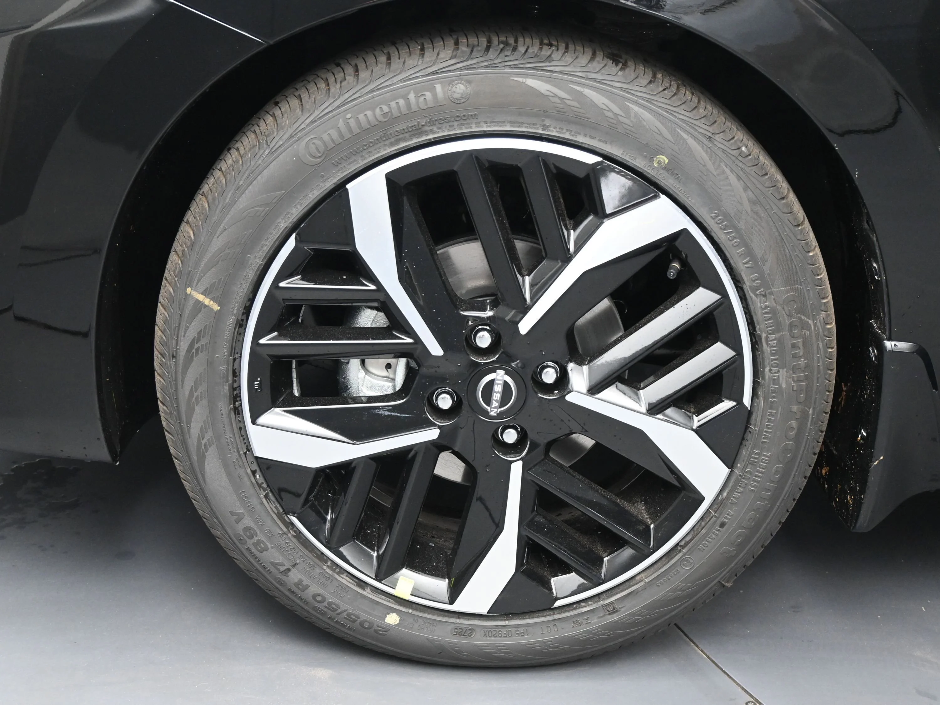 Used 2025 Super Black Nissan SR image 19