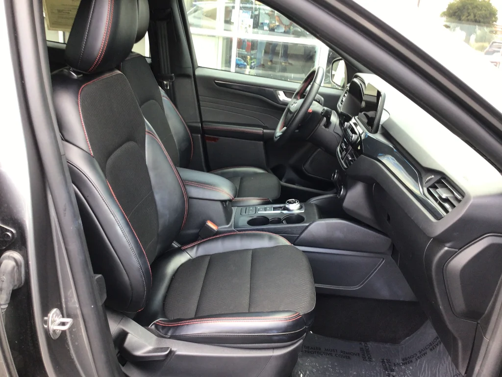 Used 2025 Carbonized Gray Metallic Ford ST-Line image 6