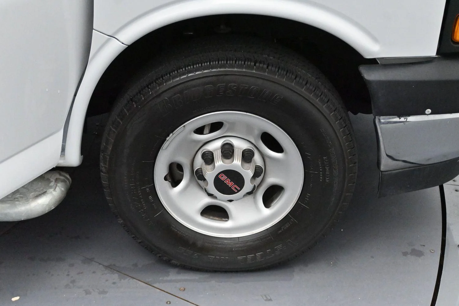Used 2024 Summit White GMC Work Van image 29