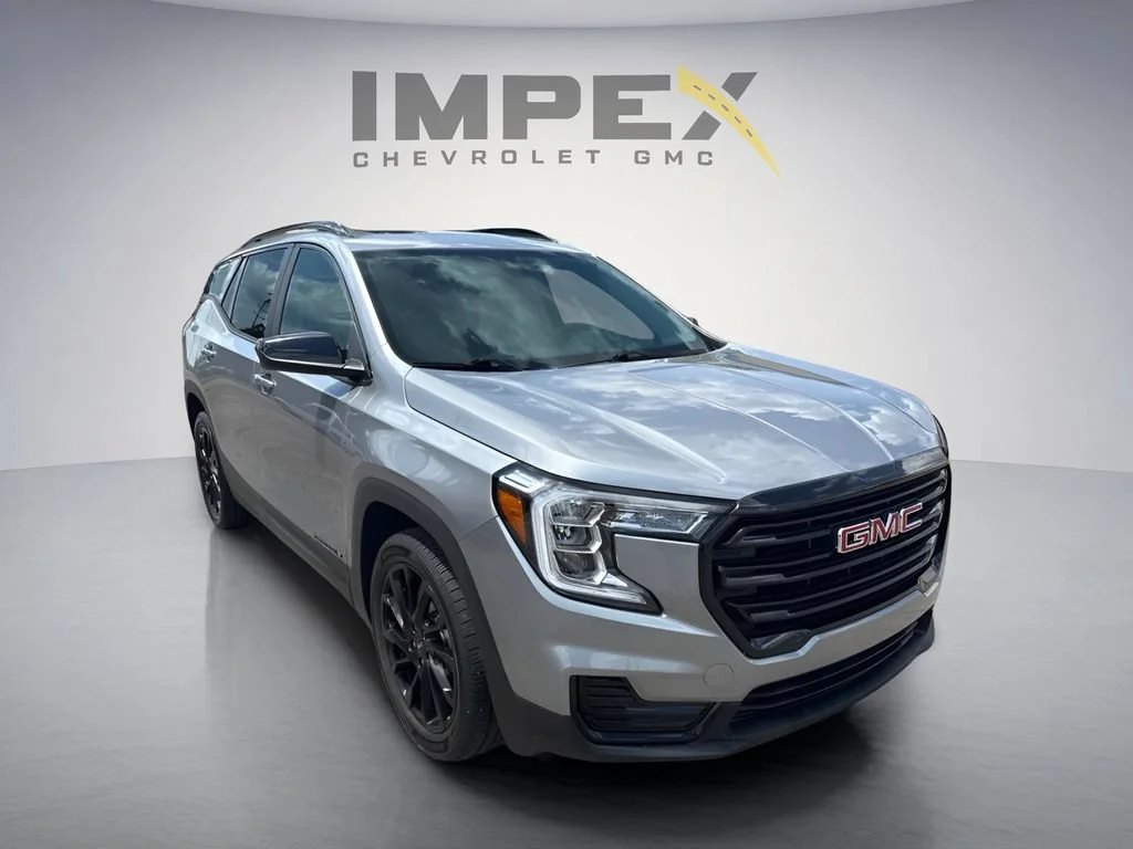 Used 2024 Sterling Metallic GMC SLE image 7