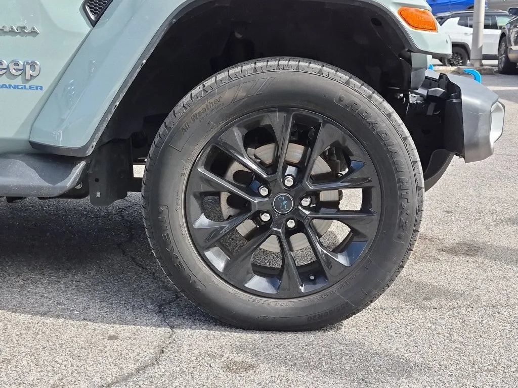 Used 2024 Gray Jeep Sahara 4xe image 28