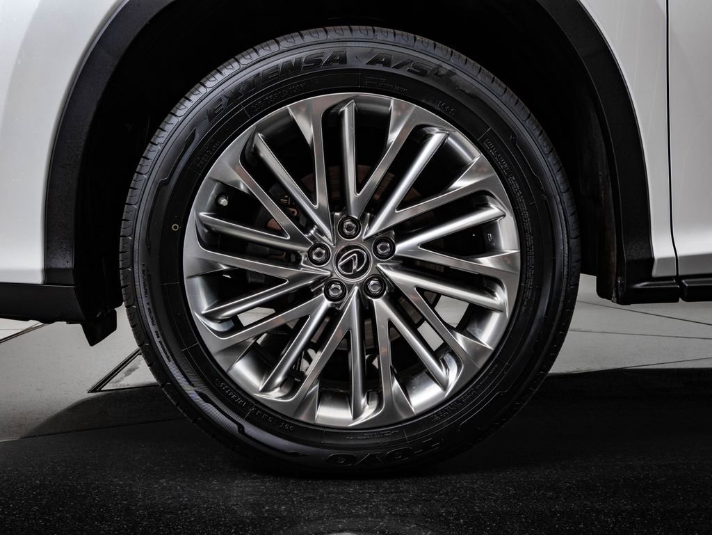 Used 2022 White Pearl Lexus 450hL Luxury image 13