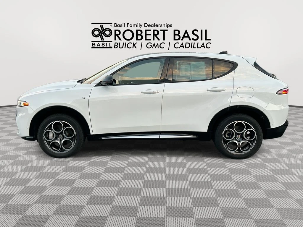 Used 2024 White Alfa Romeo Ti image 5