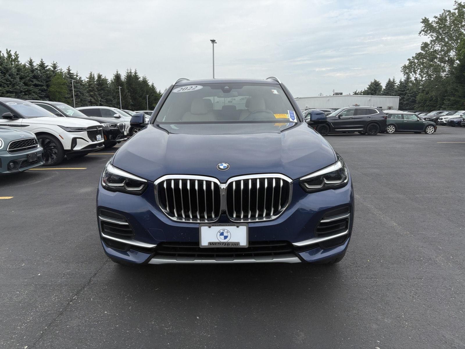 Used 2022 Phytonic Blue Metallic BMW xDrive40i image 3