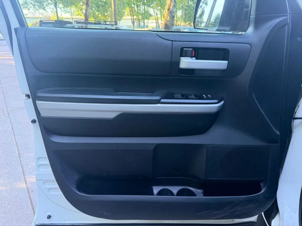 Used 2018 Super White Toyota SR5 image 10