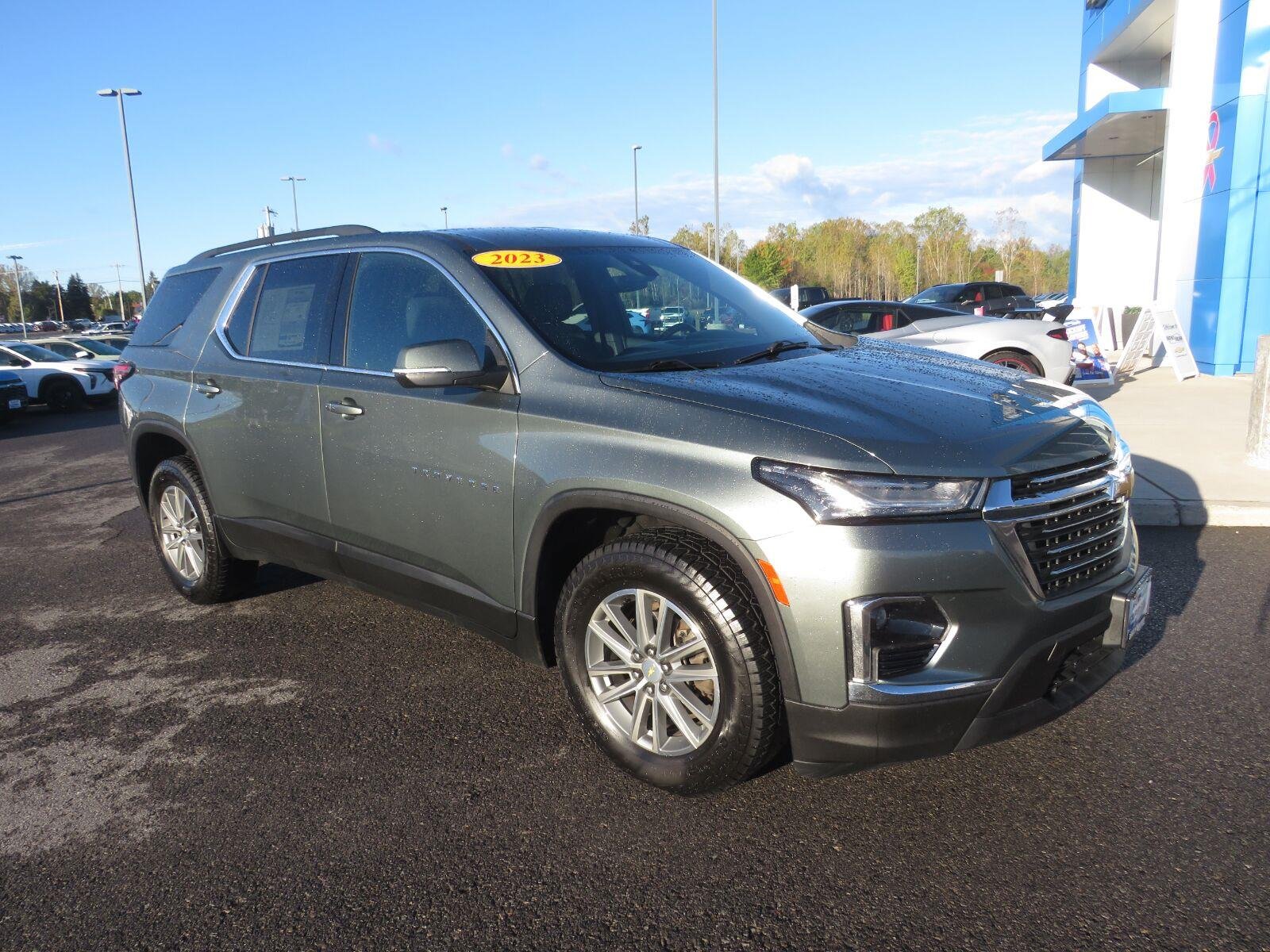 Used 2023 Silver Sage Metallic Chevrolet LT Cloth image 4