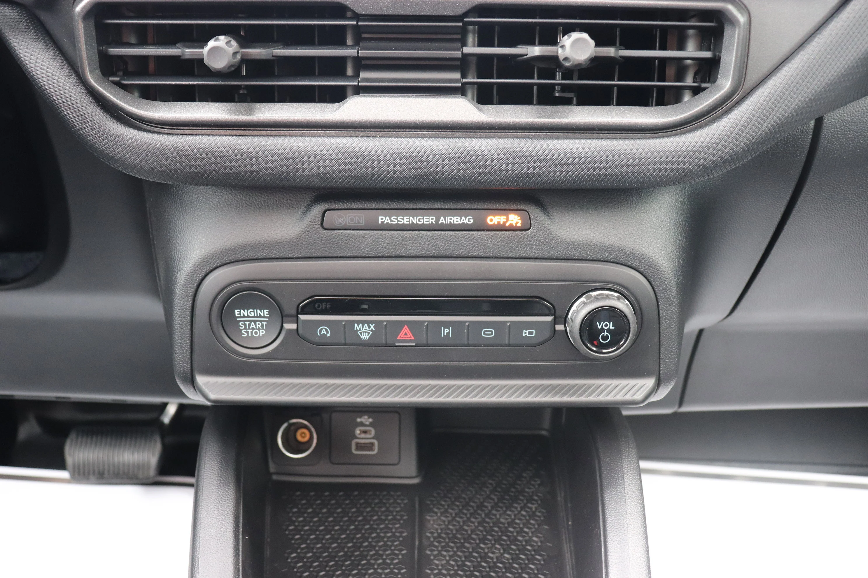 New 2026 CARBONIZED GREY Ford Outer Banks image 16